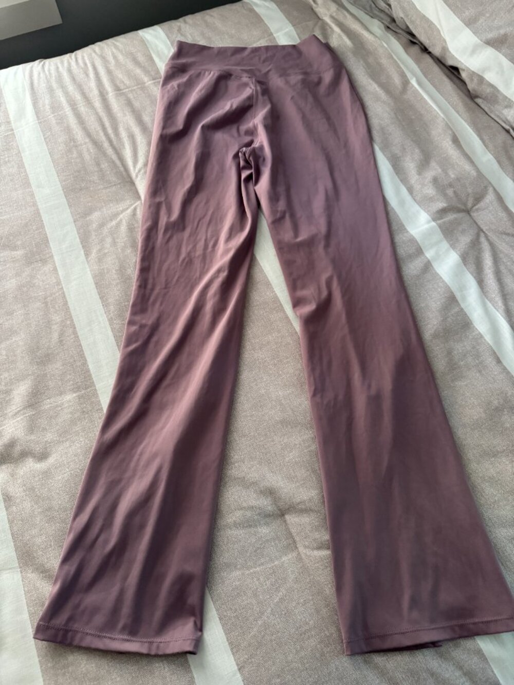 EUC Mauve Flare Lycra Leggings with Front Slit Hem - Picture 5 of 5
